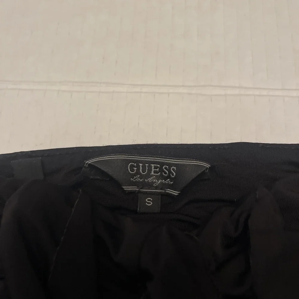 GUESS sleeveless Black Top Ruffle Front Women's Small Stylish Elegant Stretchy - Picture 4 of 8